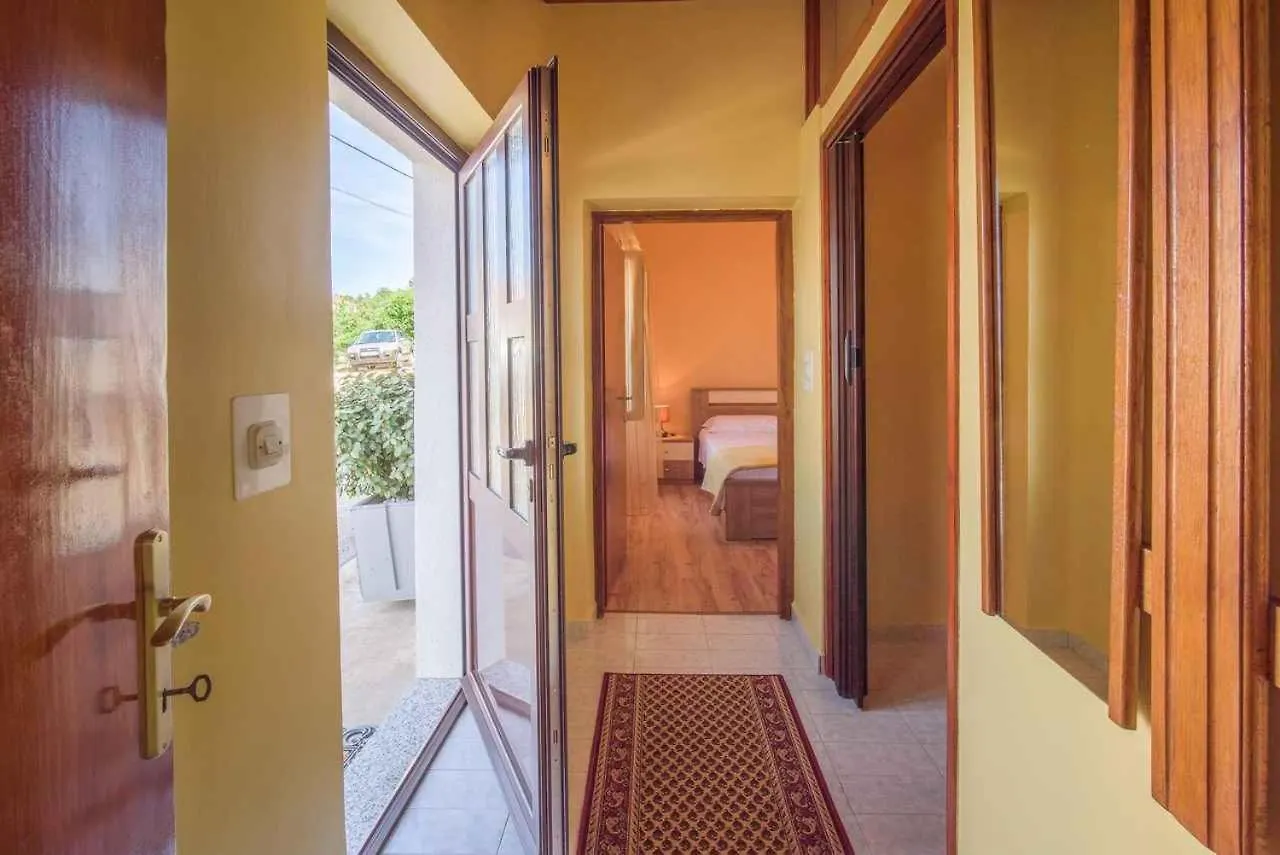 Apartment In Vrbnik/Island Krk 35825 Croatie